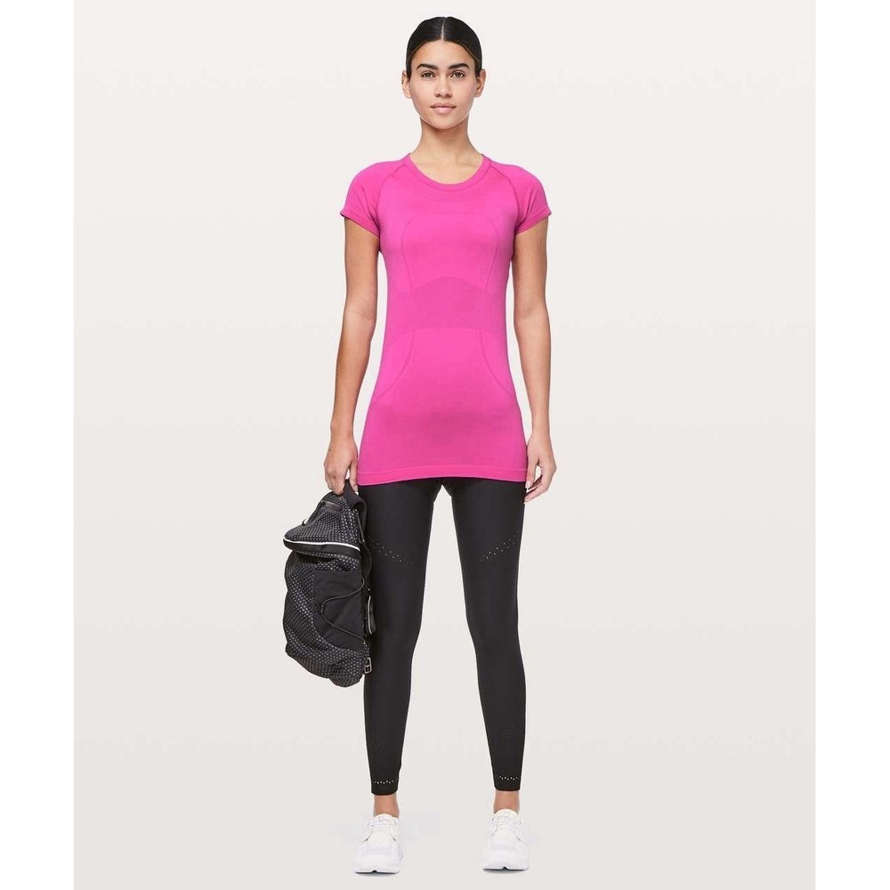 $68 NEW Lululemon Size 2 Swiftly Tech Short Sleeve Crew Sonic Pink